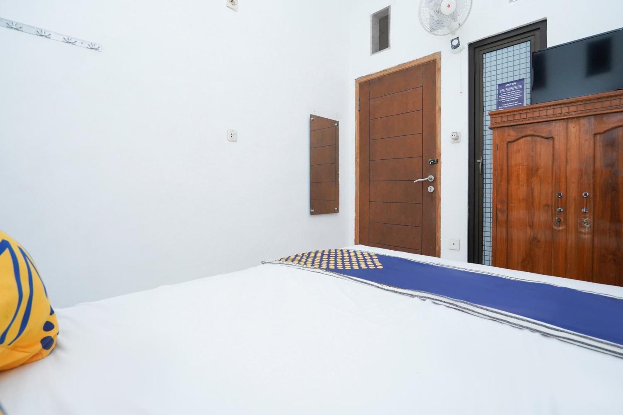Spot On 2479 Berkah Residence Syariah Gresik Exterior foto